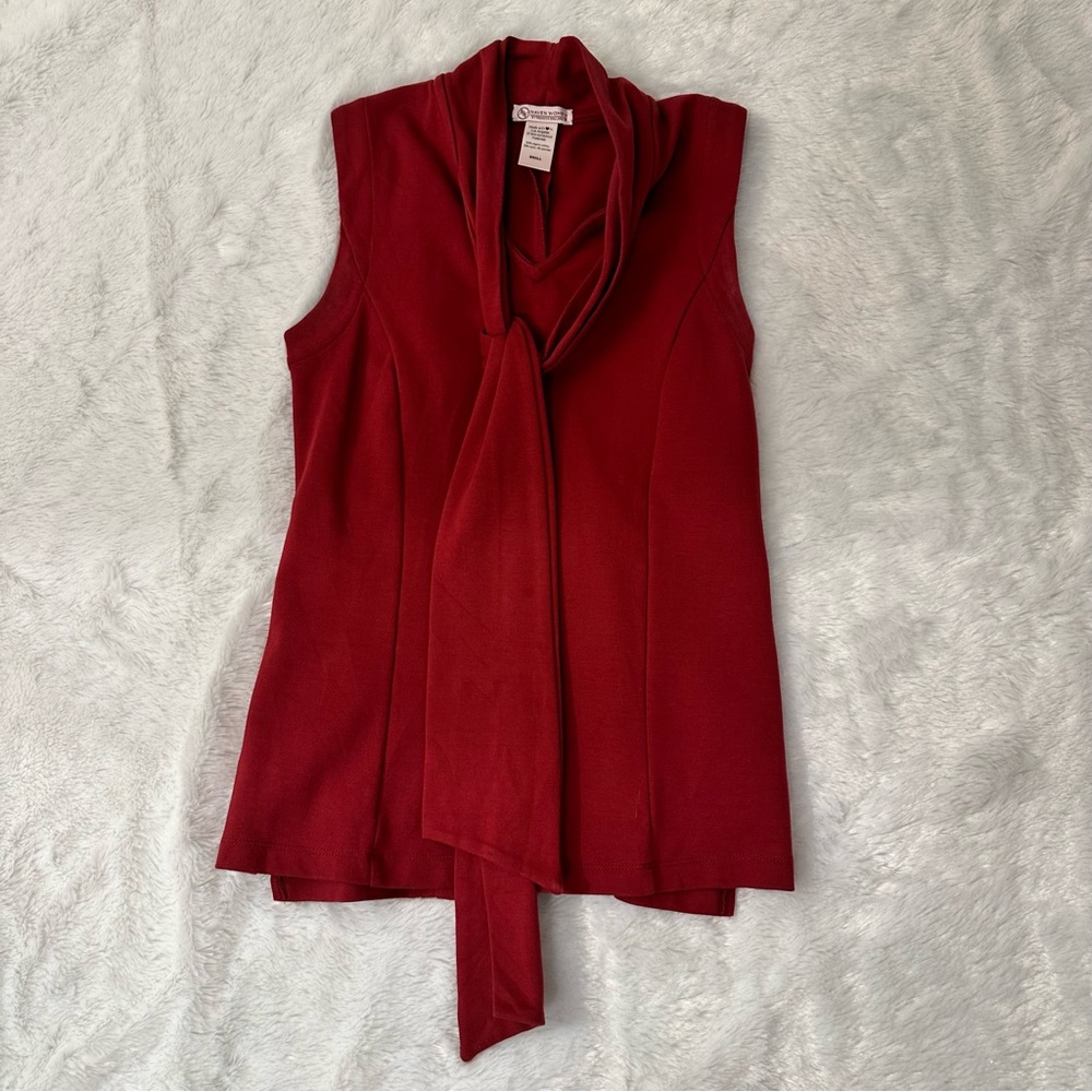 Maven Women red sleeveless blouse with pussybow tie small